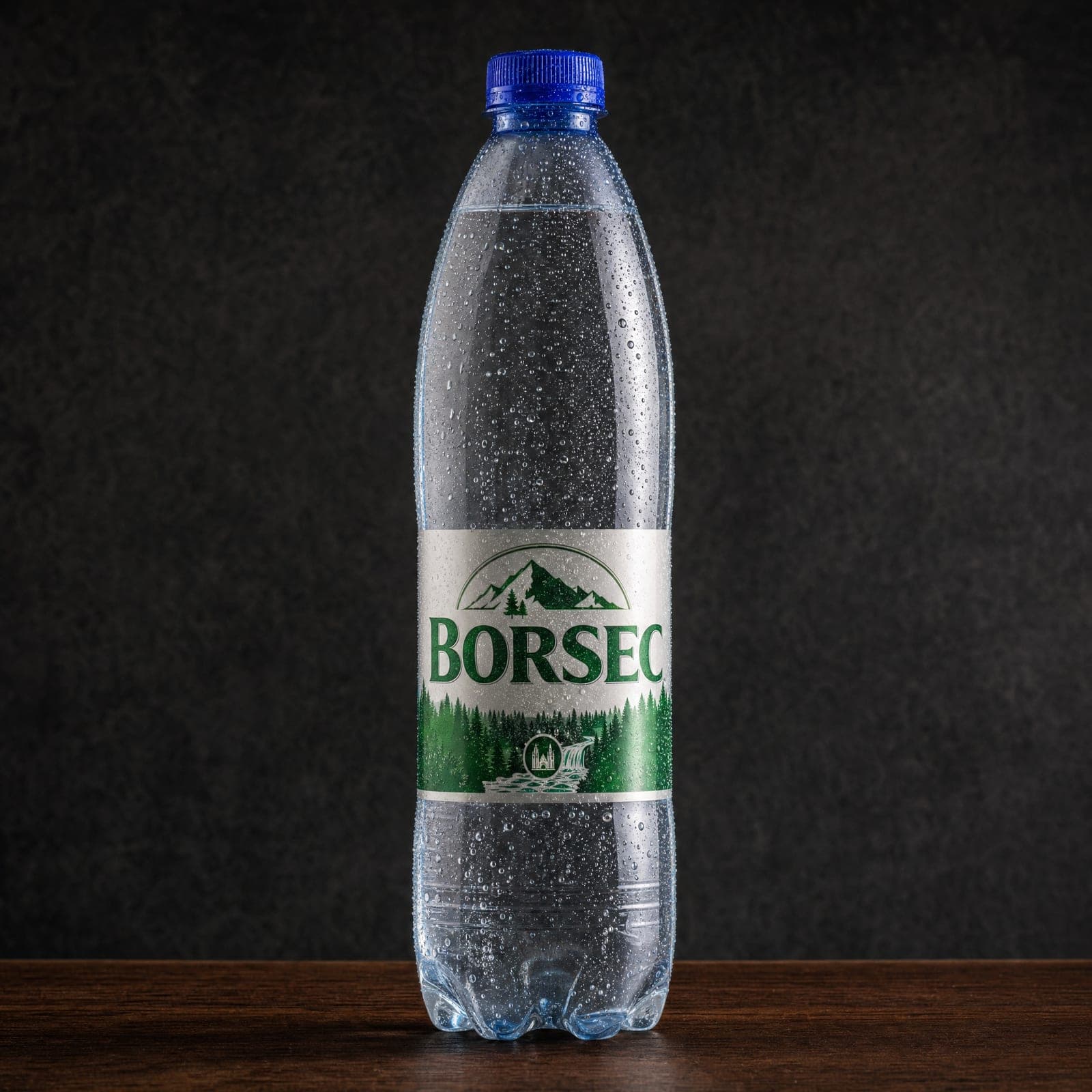 Borsec, o sticlă rece de apă minerală Borsec
